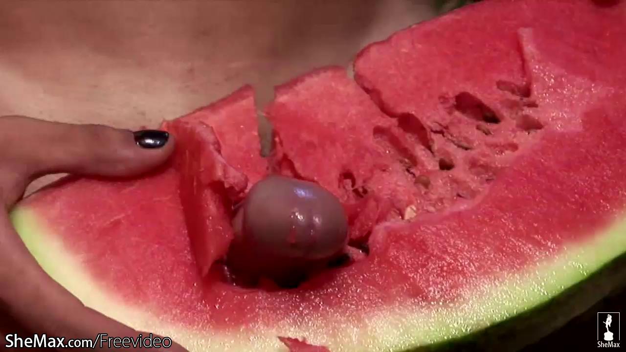1280px x 720px - Lovely shemale pounds a watermelon so hard that she cumshots - aShemale.one